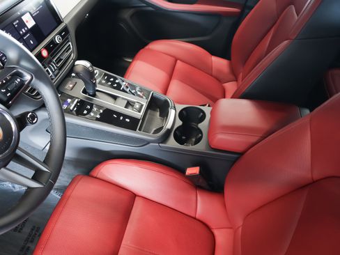 Used 2025 Porsche Macan S image 17