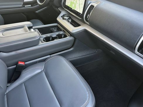 Used 2025 Ford Expedition Active AWD/4WD image 19