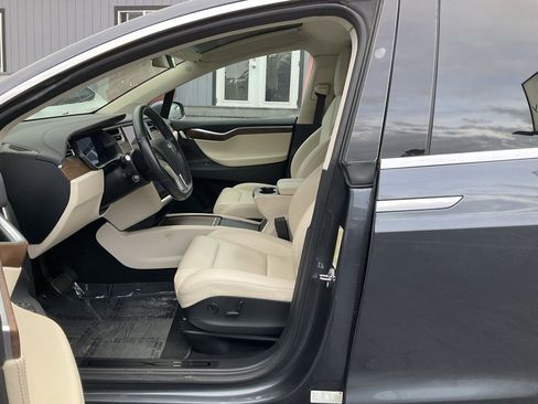 Used 2017 Tesla Model X 75D image 13