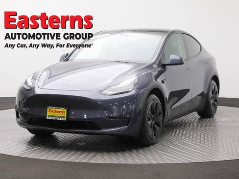Used 2023 Tesla Model Y Long Range AWD/4WD image 1