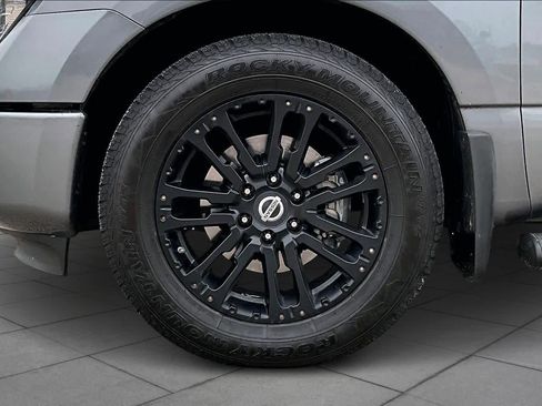 Used 2019 Nissan Titan SV w/ SV Convenience Package image 10