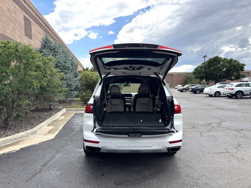 Used 2019 BMW X7 xDrive40i w/ Premium Package AWD/4WD image 10