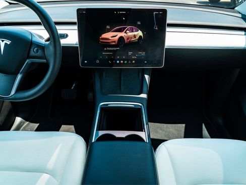 Used 2023 Tesla Model Y AWD image 25