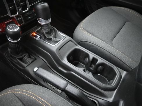 Used 2024 Jeep Wrangler Unlimited Sport AWD/4WD image 30