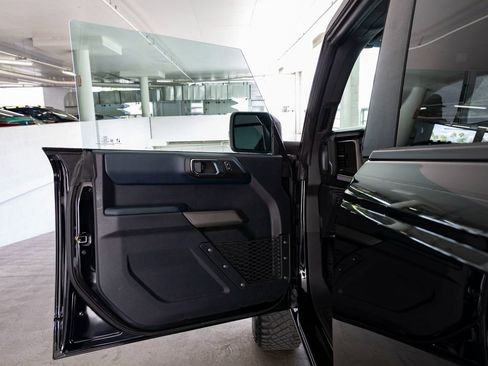 Used 2022 Ford Bronco Outer Banks w/ Sasquatch Package image 18