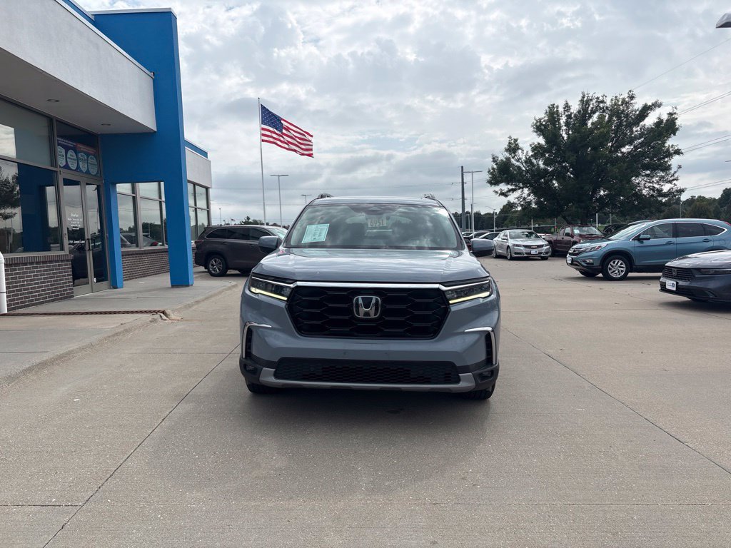 Certified 2024 Honda Pilot Touring image 2