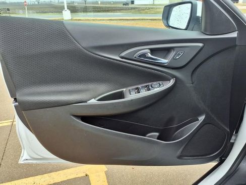 Used 2025 Chevrolet Malibu LT image 18