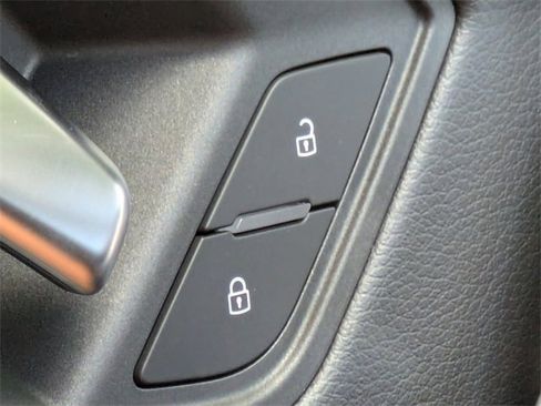 Used 2025 Audi Q3 2.0T Premium image 24