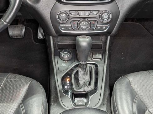 Used 2019 Jeep Cherokee Limited image 20