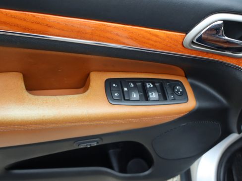 Used 2012 Jeep Grand Cherokee Overland image 14