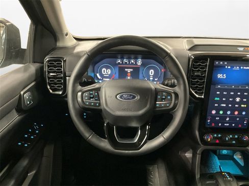 Used 2024 Ford Ranger Lariat w/ FX4 Off-Road Package image 12