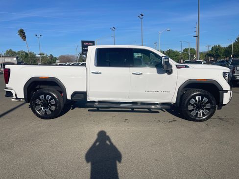 New 2026 GMC Sierra 2500 Denali w/ Denali Reserve Package image 4