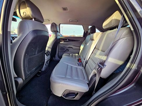 Used 2016 Kia Sorento EX image 30