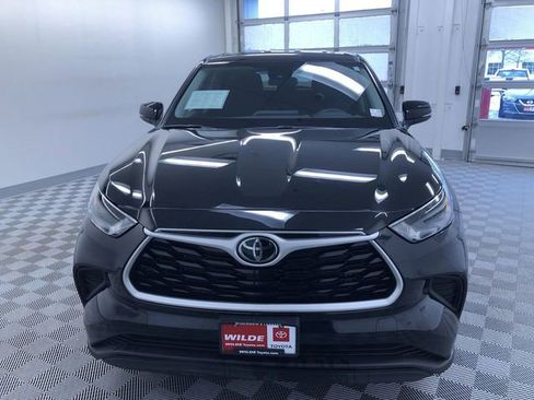 Certified 2023 Toyota Highlander L image 14