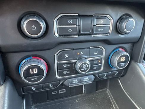 Used 2023 Chevrolet Suburban RST AWD/4WD image 23