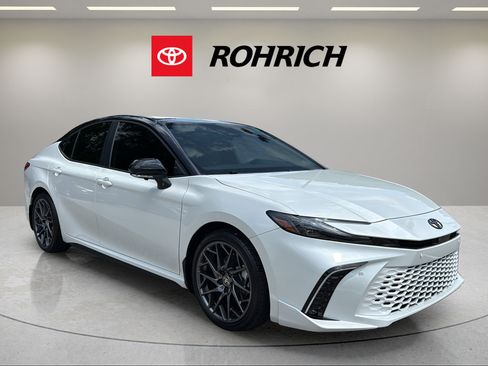 Used 2025 Toyota Camry XSE w/ Premium Plus Package FWD image 4
