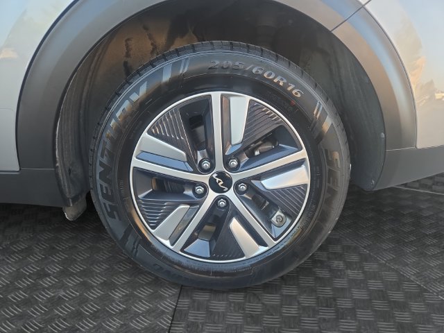 Used 2022 Kia Niro LXS FWD image 33