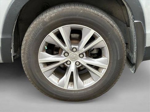 Used 2015 Toyota Highlander XLE AWD/4WD image 9