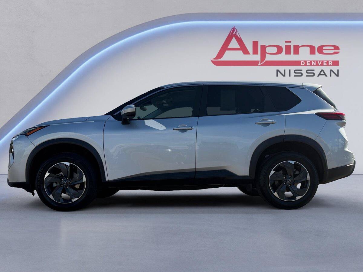 Used 2024 Nissan Rogue SV AWD/4WD image 2
