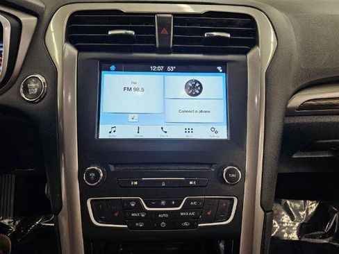 Used 2019 Ford Fusion SE FWD image 17