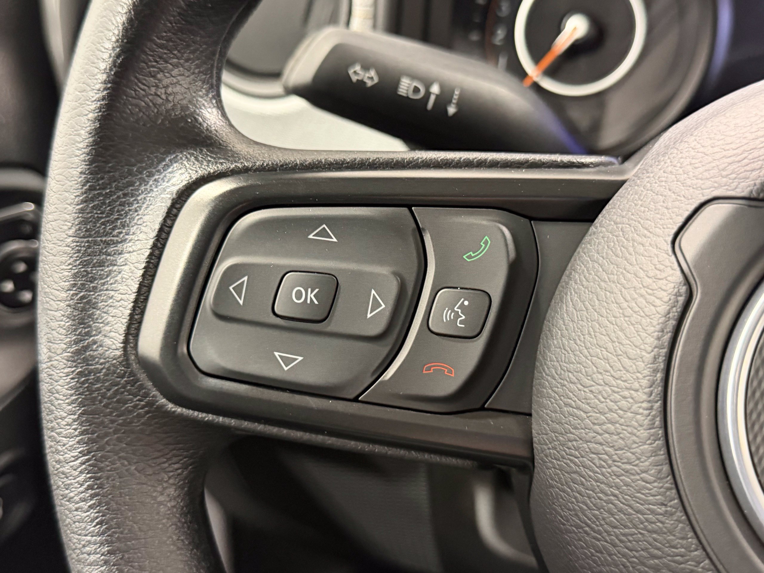 Used 2025 Jeep Gladiator Sport AWD/4WD image 39