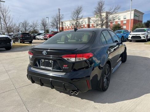 Used 2025 Toyota Corolla SE image 3
