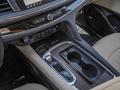 Used 2023 Buick Enclave Avenir image 23