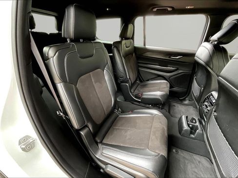 Used 2023 Jeep Grand Cherokee L Laredo AWD/4WD image 24