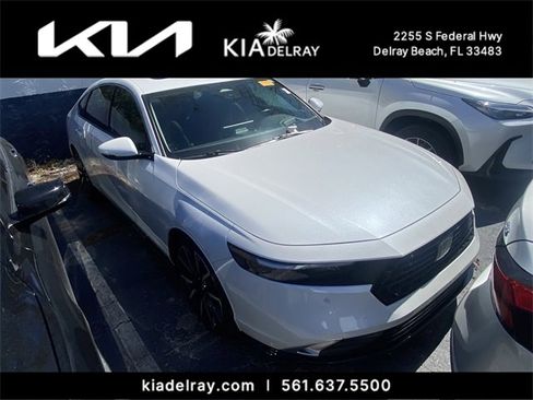 Used 2023 Honda Accord Touring image 2