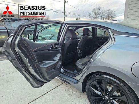 Used 2019 Nissan Maxima SR w/ Premium Package image 18