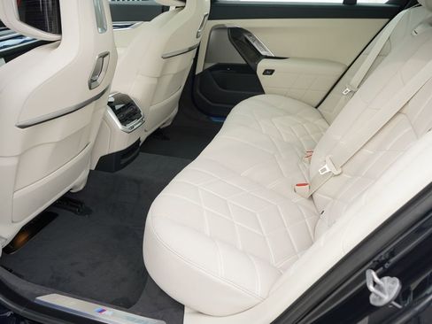 New 2026 BMW 750e xDrive 750e xDrive w/ Premium Package image 21