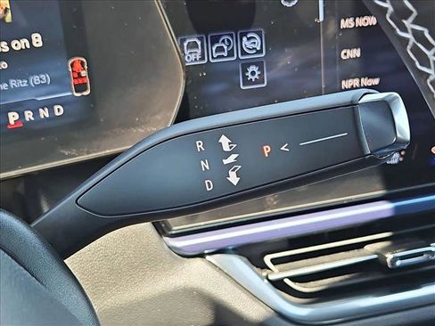 Certified 2025 Chevrolet Equinox EV LT FWD image 18