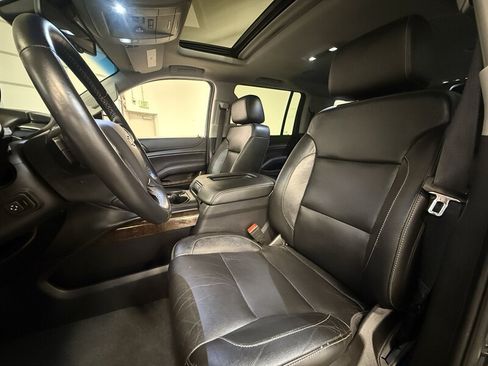 Used 2019 Chevrolet Suburban LT w/ Luxury Package AWD/4WD image 33