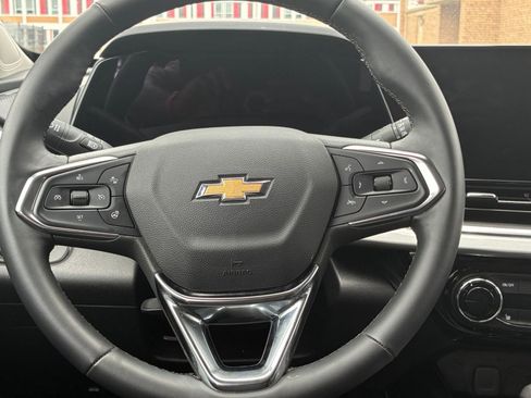 Used 2025 Chevrolet Trax LT w/ LT Convenience Package FWD image 25