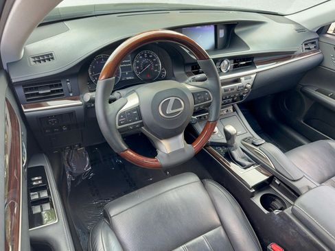 Used 2018 Lexus ES 350 w/ Ultra Luxury Package FWD image 4