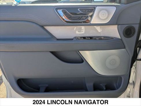 Used 2024 Lincoln Navigator Black Label image 10