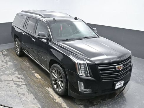 Used 2020 Cadillac Escalade ESV Platinum w/ Escalade Sport Edition AWD/4WD image 37