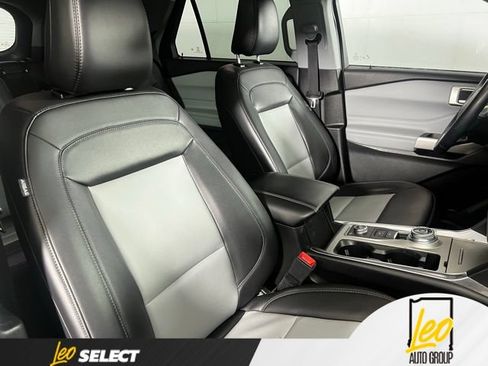Used 2023 Ford Explorer XLT w/ Equipment Group 202A AWD/4WD image 10