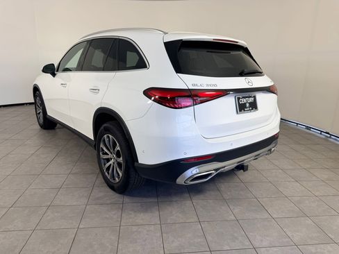 Used 2024 Mercedes-Benz GLC 300 4MATIC image 3
