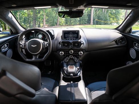 Used 2019 Aston Martin V8 Vantage Coupe RWD image 10