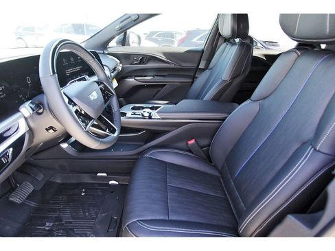 New 2026 Cadillac Lyriq Luxury image 6