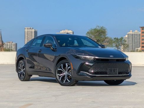 Used 2024 Toyota Crown XLE image 1