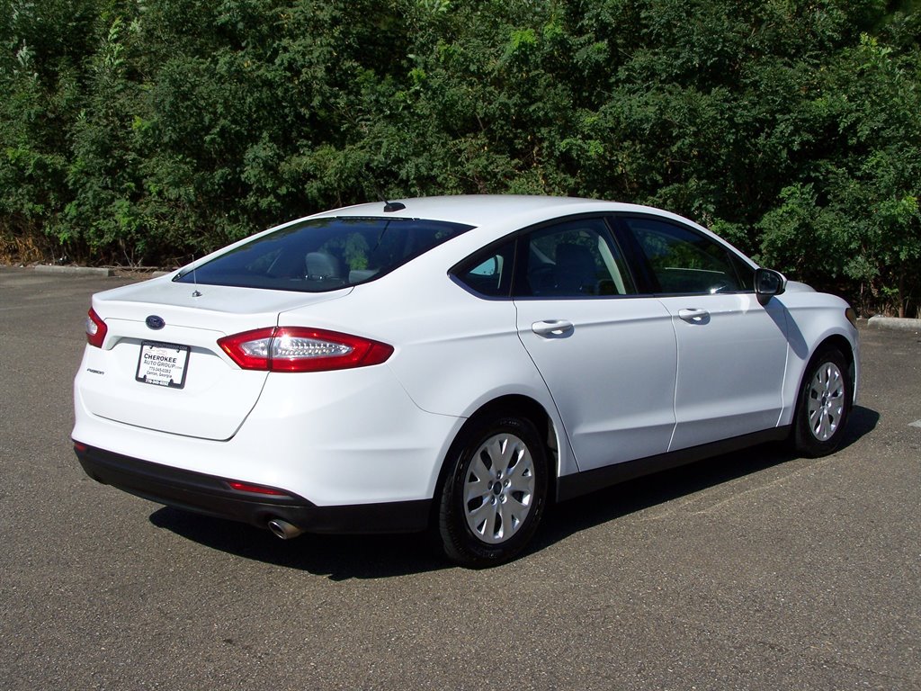 Used 2014 Ford Fusion S FWD image 4