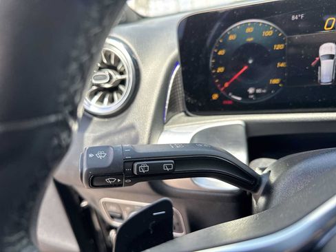Used 2022 Mercedes-Benz GLB 250 image 24
