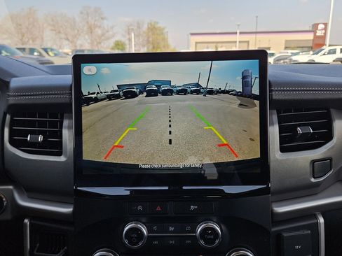 Used 2024 Ford Expedition XLT image 18