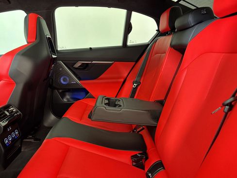 Used 2026 BMW M5 w/ Executive Package image 35