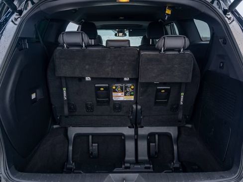 Used 2022 Toyota Sienna XLE Woodland Edition image 19