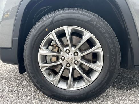 Used 2020 Jeep Cherokee Latitude Plus w/ Cold Weather Group image 27