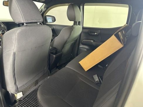 Used 2016 Toyota Tacoma TRD Sport image 12