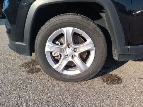 Certified 2024 Jeep Compass Latitude image 27